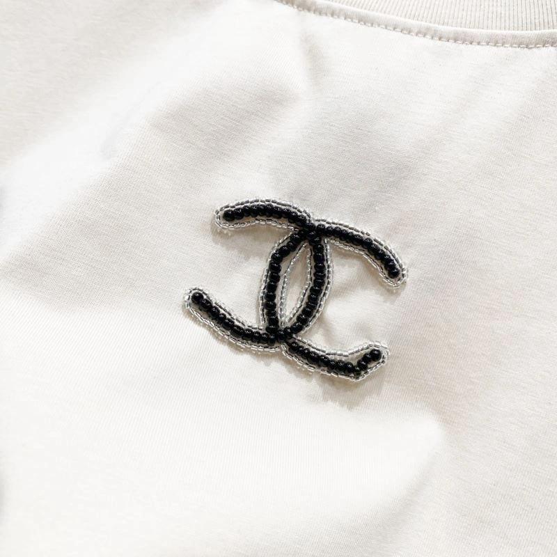 Versatile Chanel T-Shirts 111361
