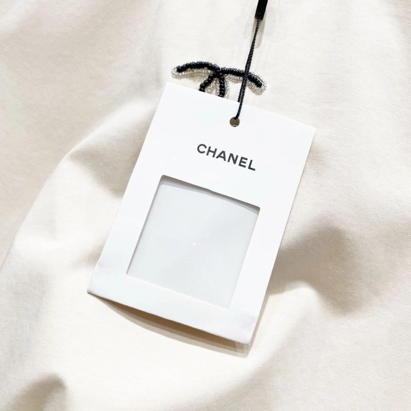 Versatile Chanel T-Shirts 111361
