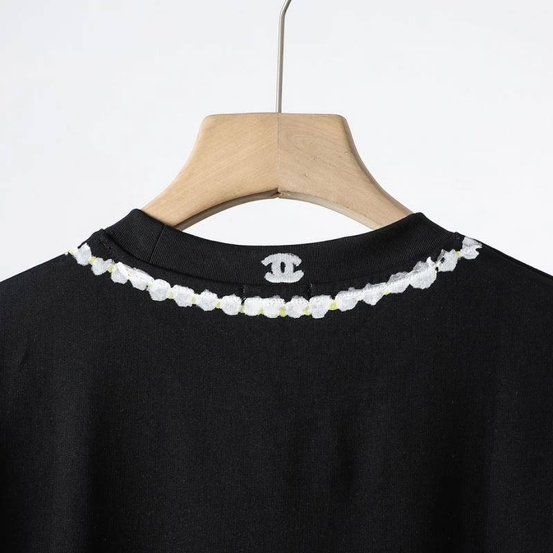 Modern Chanel T-Shirts 111333