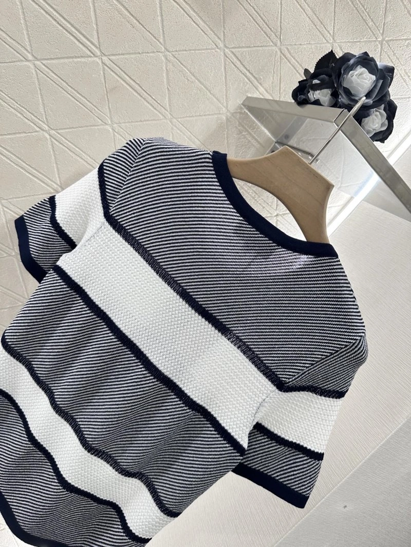 Efficient Chanel T-Shirts 108736