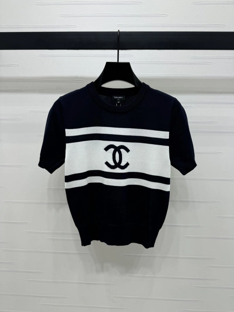 Lightweight Chanel T-Shirts 108730