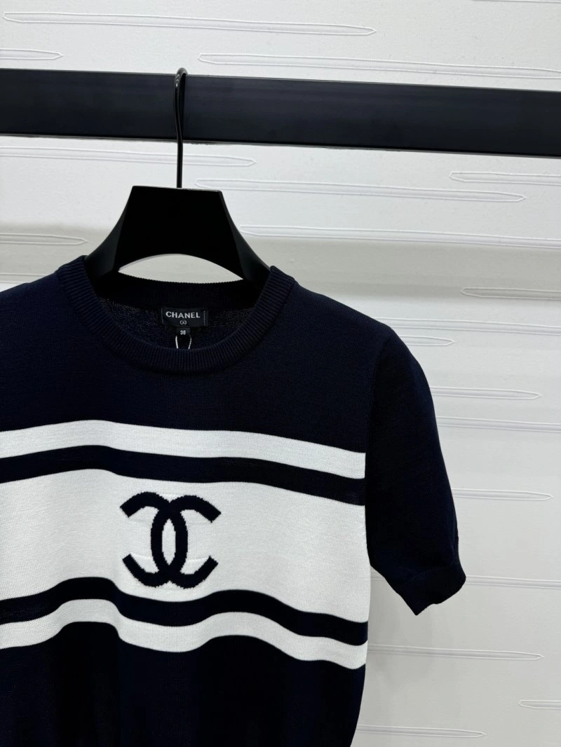 Lightweight Chanel T-Shirts 108730