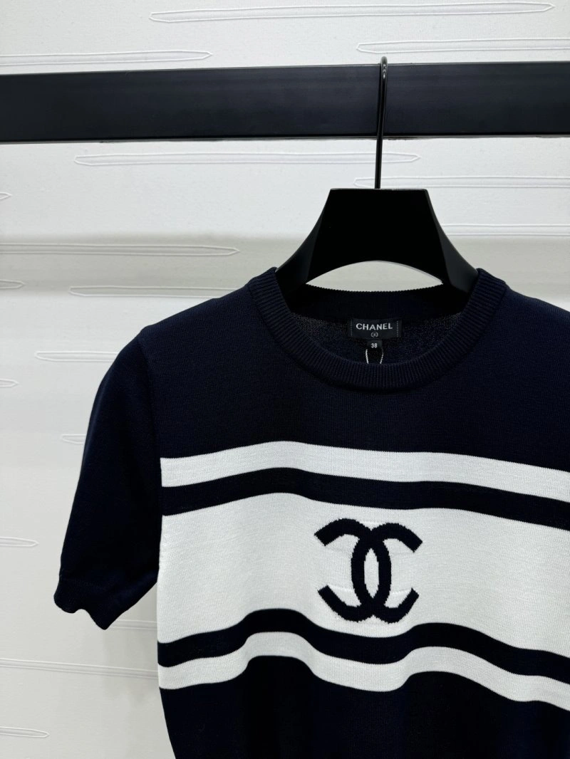 Lightweight Chanel T-Shirts 108730