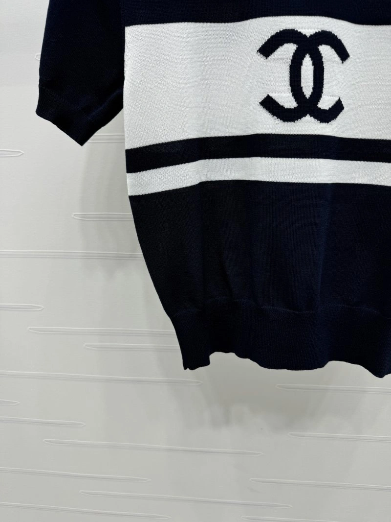 Lightweight Chanel T-Shirts 108730