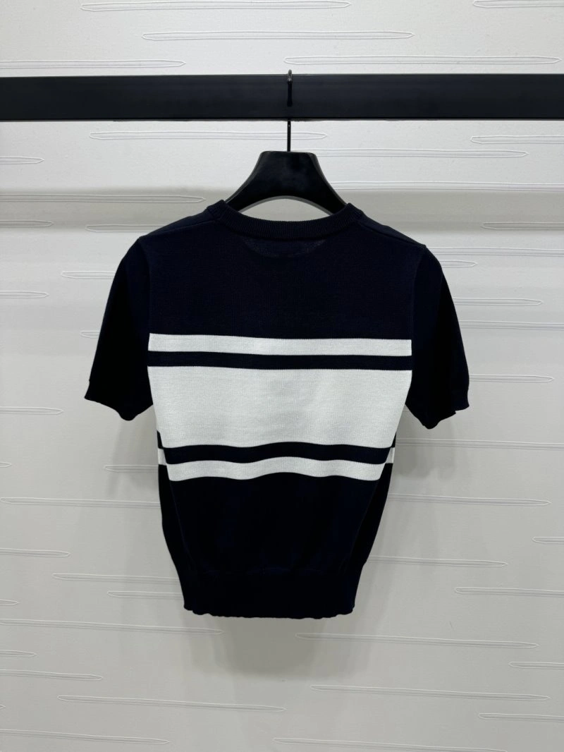 Lightweight Chanel T-Shirts 108730