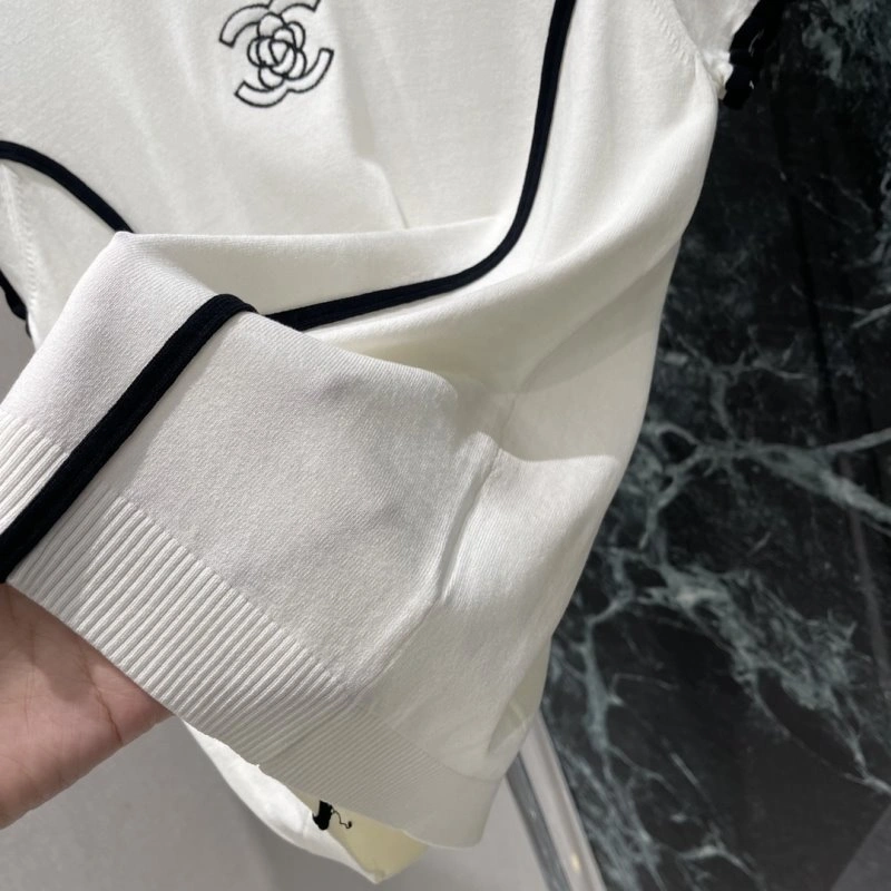 Minimalist Chanel T-Shirts 108737