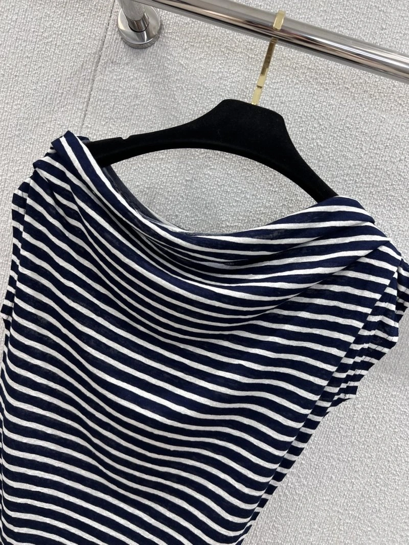 Refined Chanel T-Shirts 108674