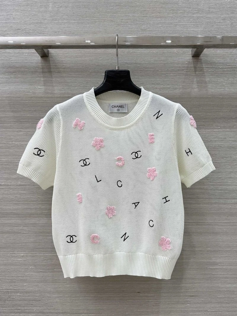 Lightweight Chanel T-Shirts 108661