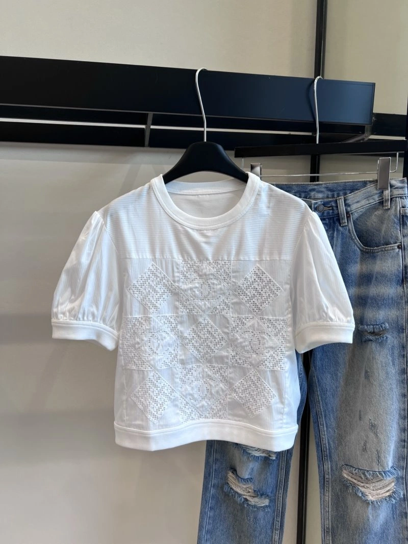 Lightweight Chanel T-Shirts 108623