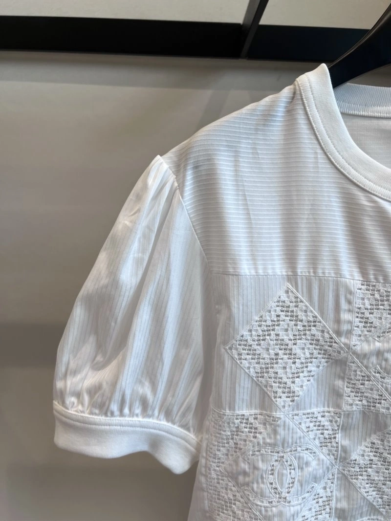 Lightweight Chanel T-Shirts 108623