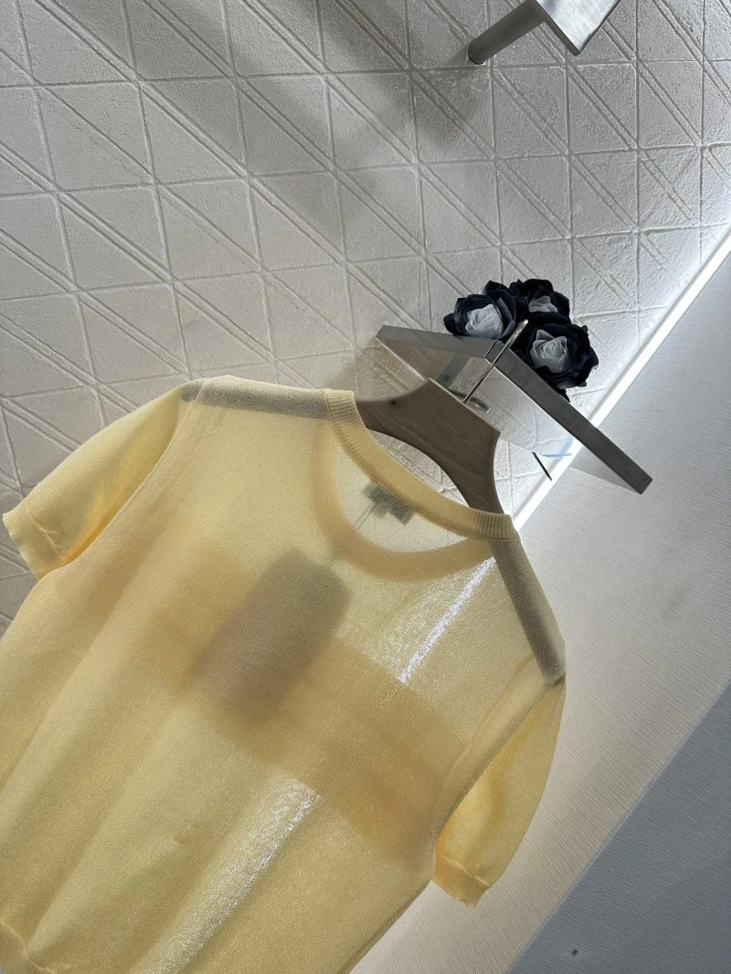 Trendy Chanel T-Shirts 108604