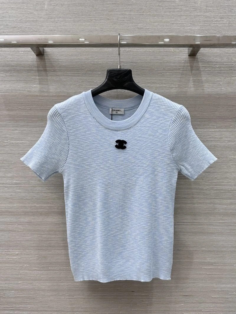 Lightweight Chanel T-Shirts 108587
