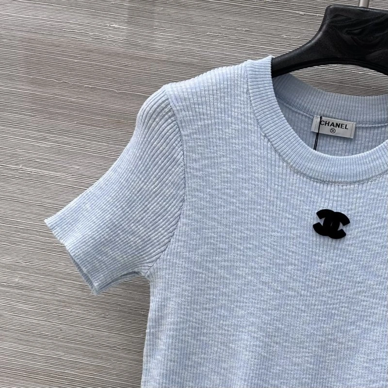 Lightweight Chanel T-Shirts 108587