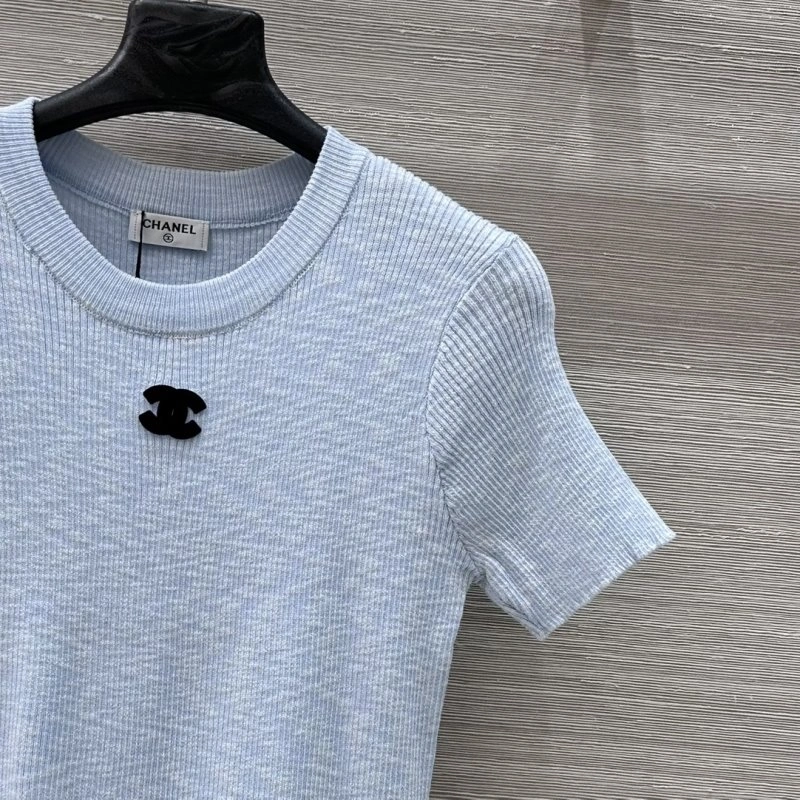 Lightweight Chanel T-Shirts 108587