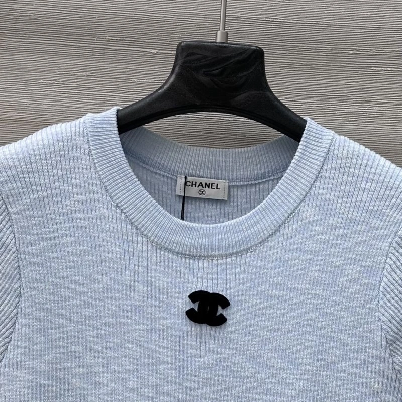 Lightweight Chanel T-Shirts 108587