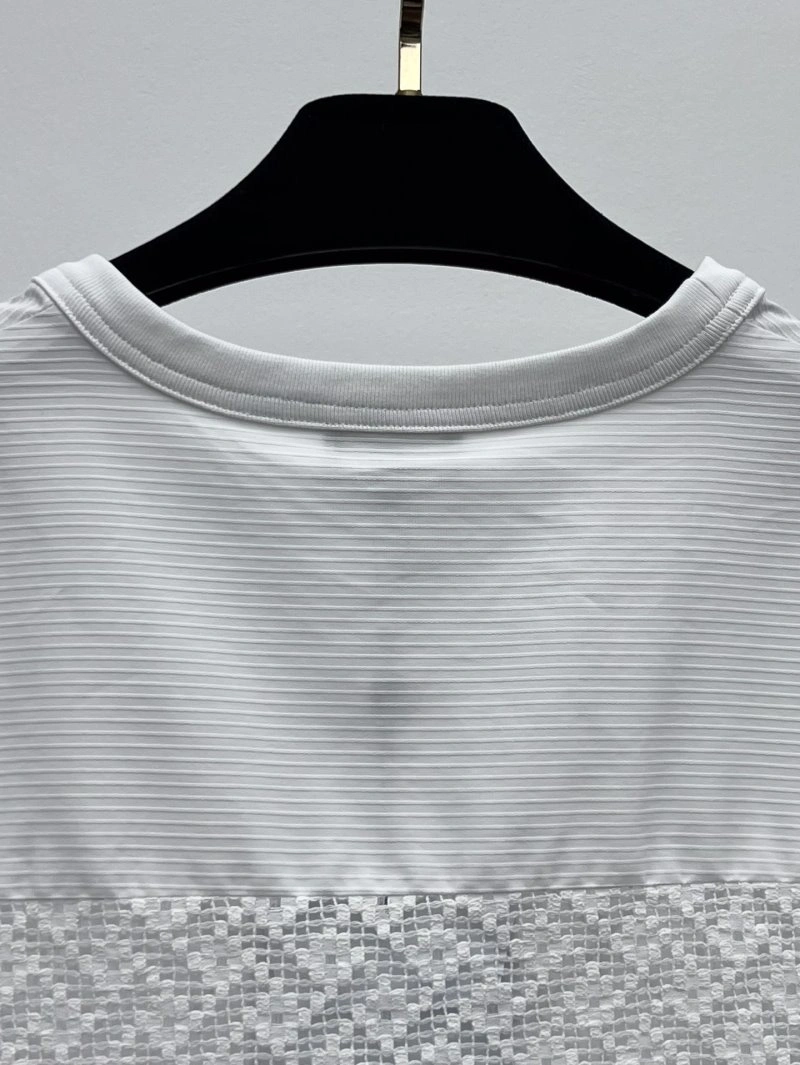 Supportive Chanel T-Shirts 108571