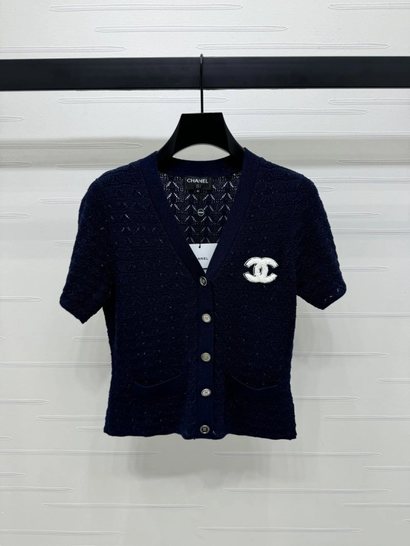 Chanel T-Shirts Sleek 108557
