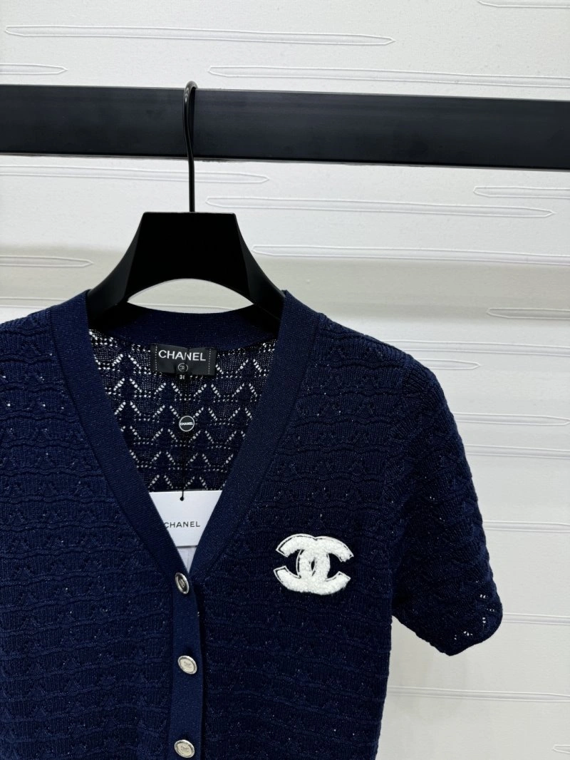 Chanel T-Shirts Sleek 108557