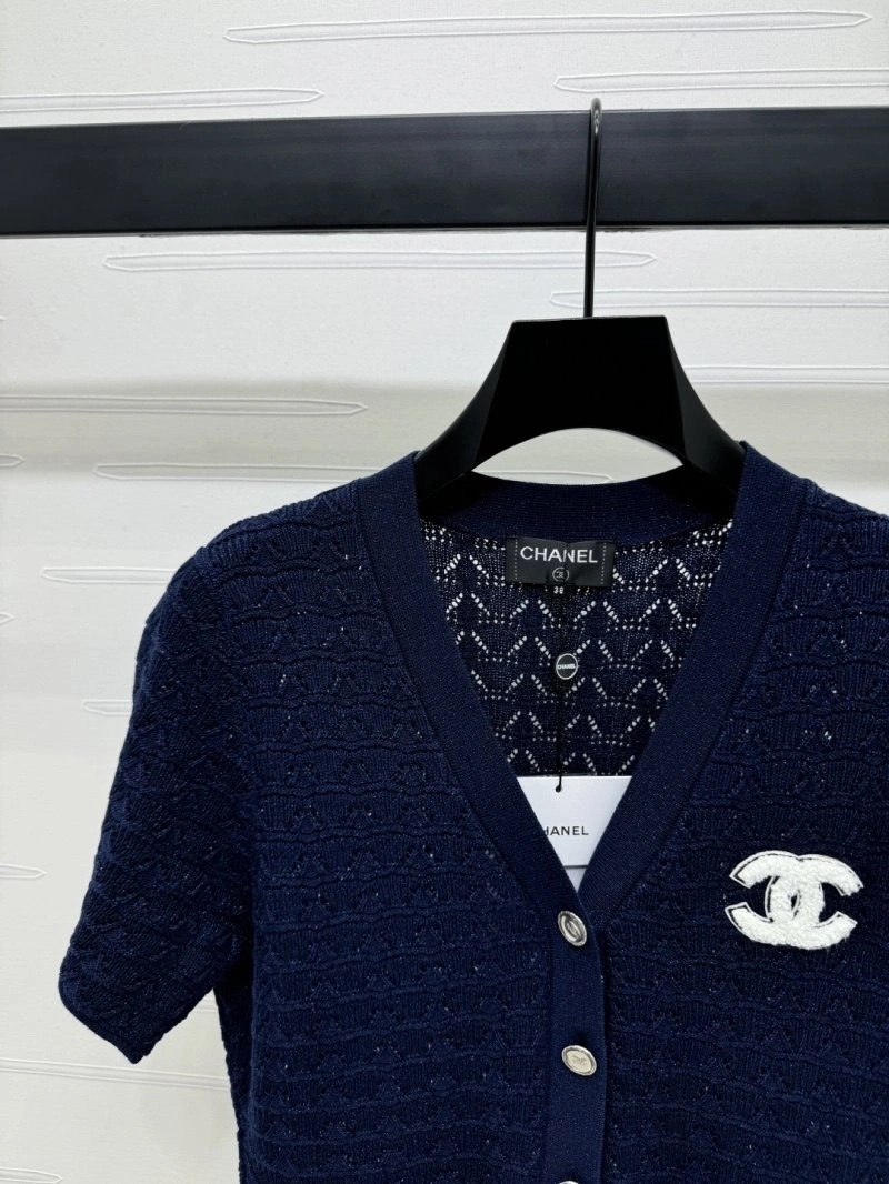 Chanel T-Shirts Sleek 108557