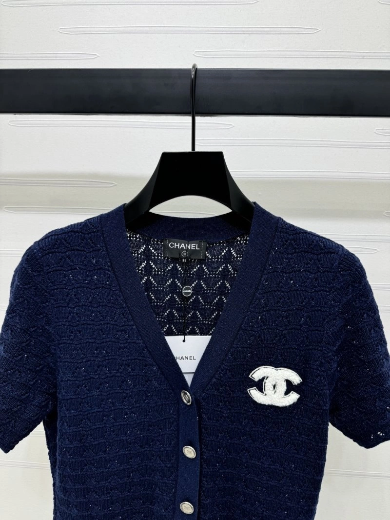 Chanel T-Shirts Sleek 108557