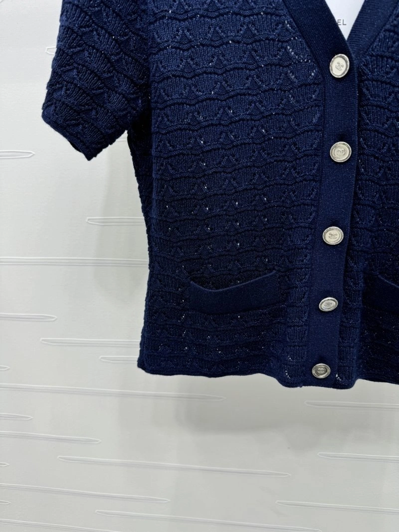 Chanel T-Shirts Sleek 108557