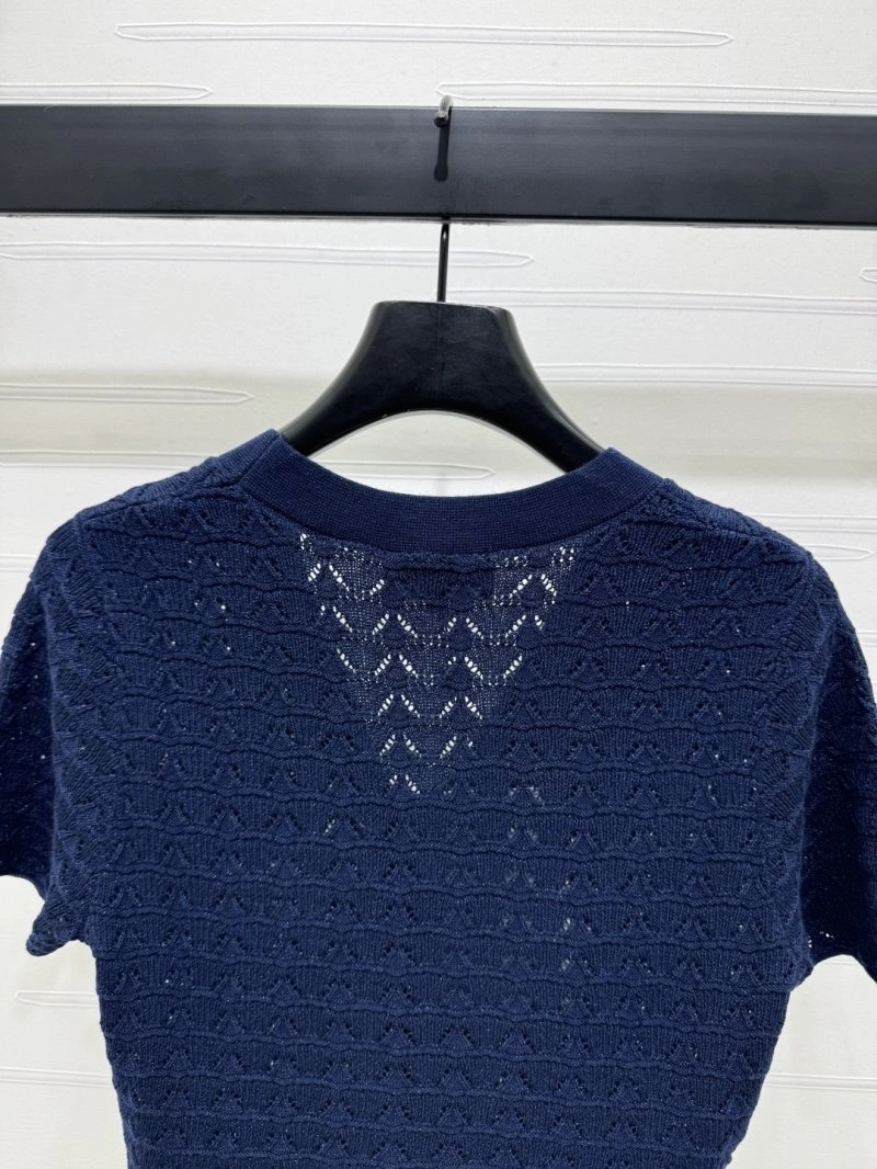 Chanel T-Shirts Sleek 108557