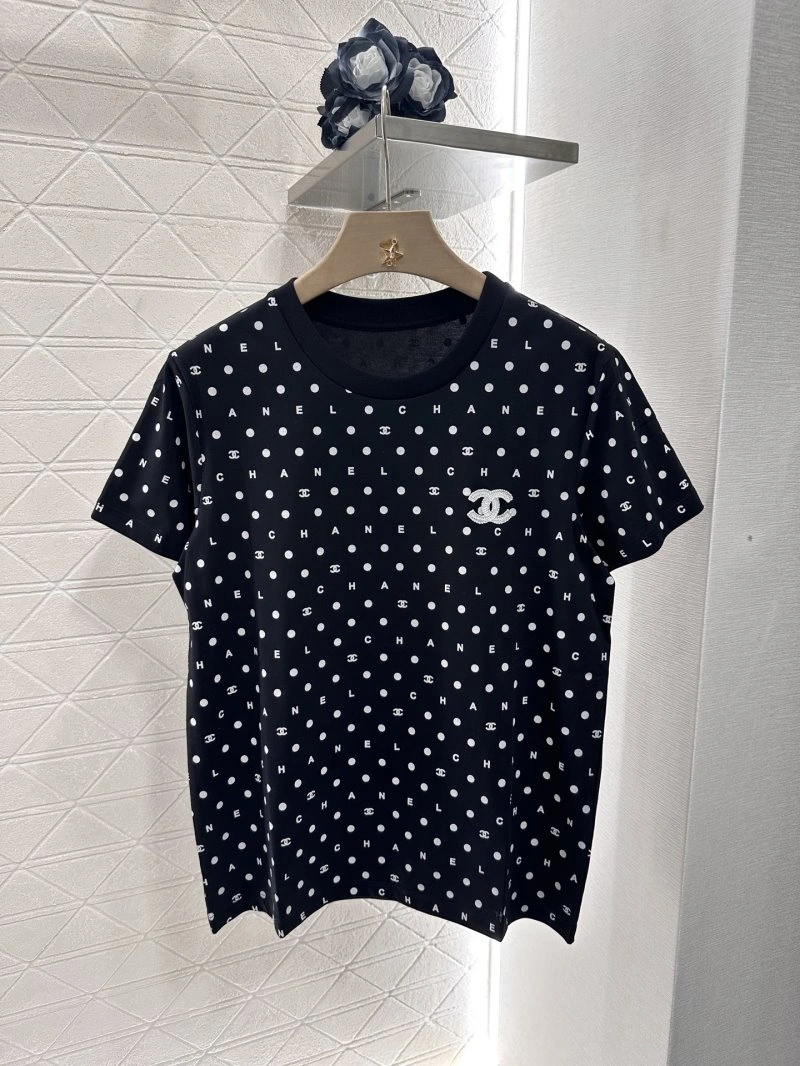 Lightweight Chanel T-Shirts 108549
