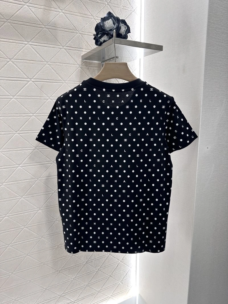 Lightweight Chanel T-Shirts 108549