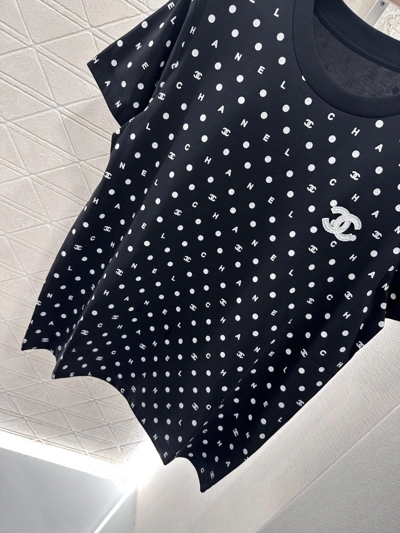 Lightweight Chanel T-Shirts 108549