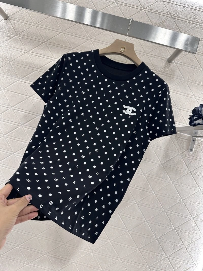 Lightweight Chanel T-Shirts 108549