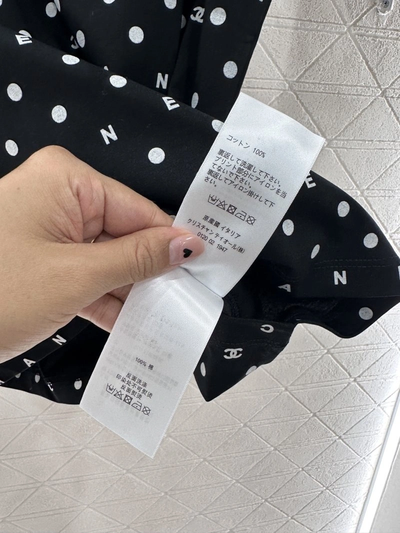 Lightweight Chanel T-Shirts 108549