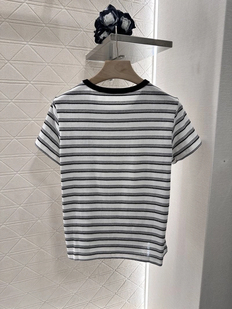 Sporty Chanel T-Shirts 108543