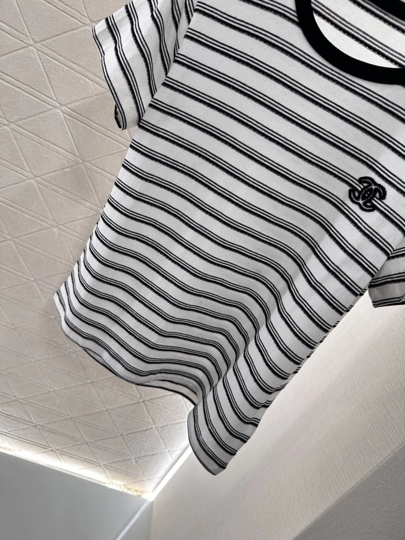 Sporty Chanel T-Shirts 108543