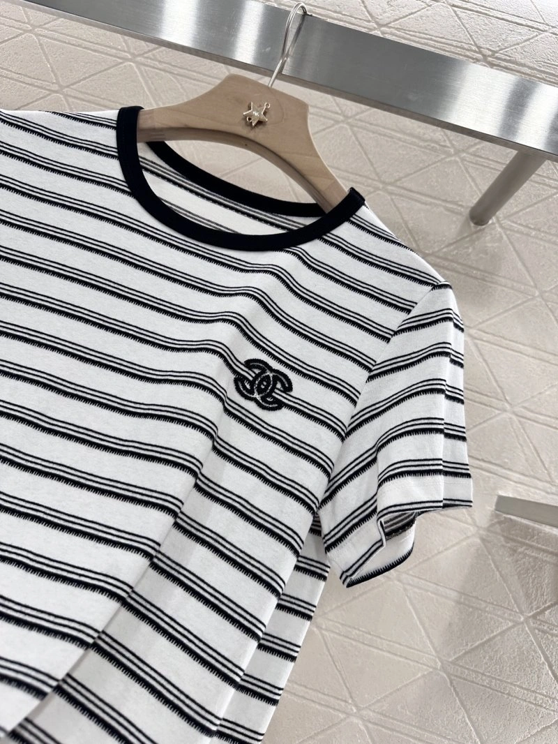 Sporty Chanel T-Shirts 108543