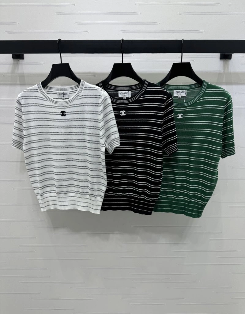 Lightweight Chanel T-Shirts 110350