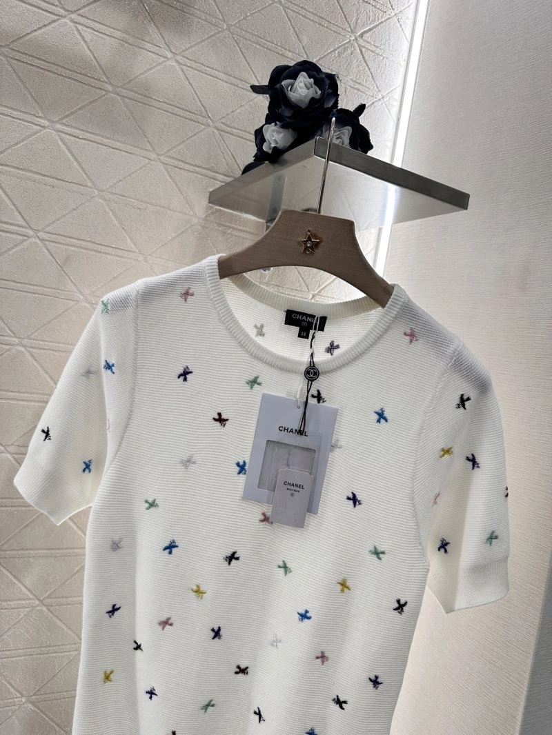 Compact Chanel T-Shirts 110341