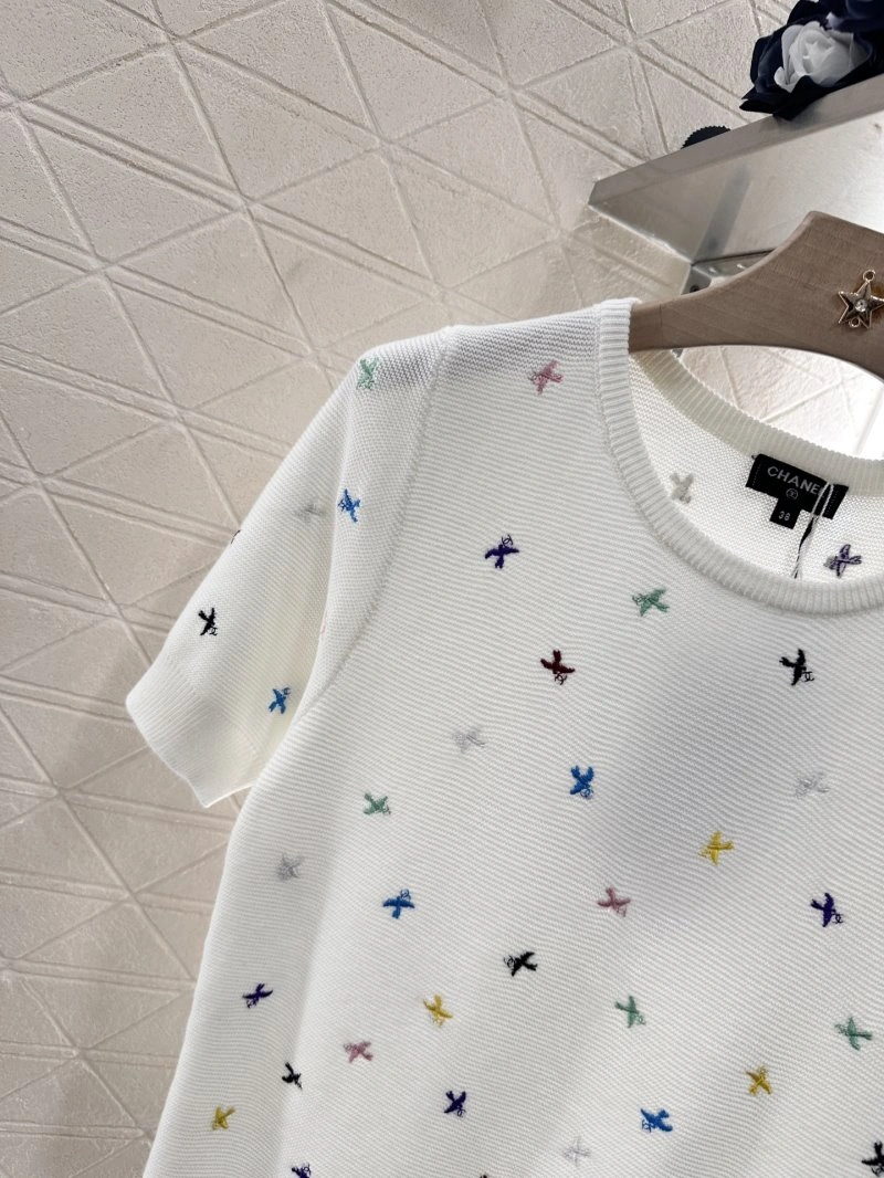 Compact Chanel T-Shirts 110341