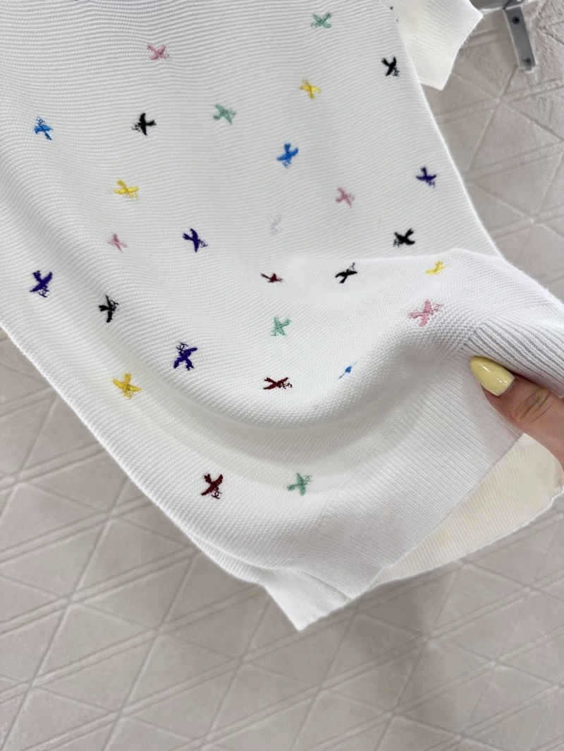 Compact Chanel T-Shirts 110341