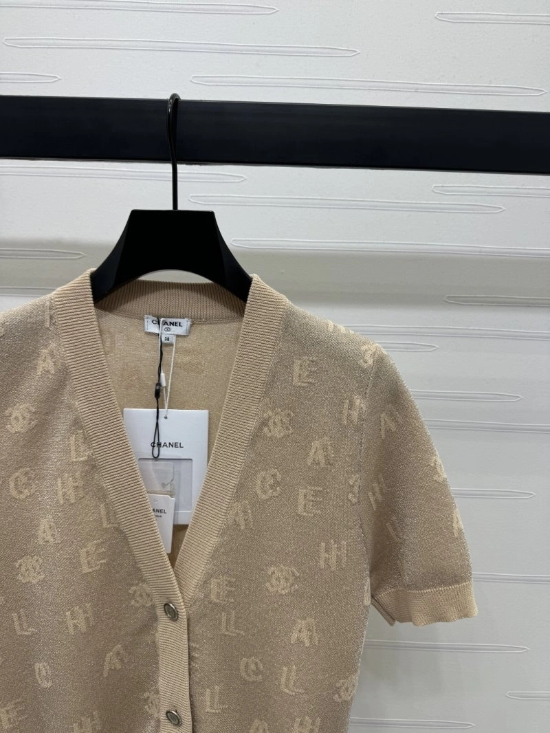 Chanel T-Shirts Sleek 110322