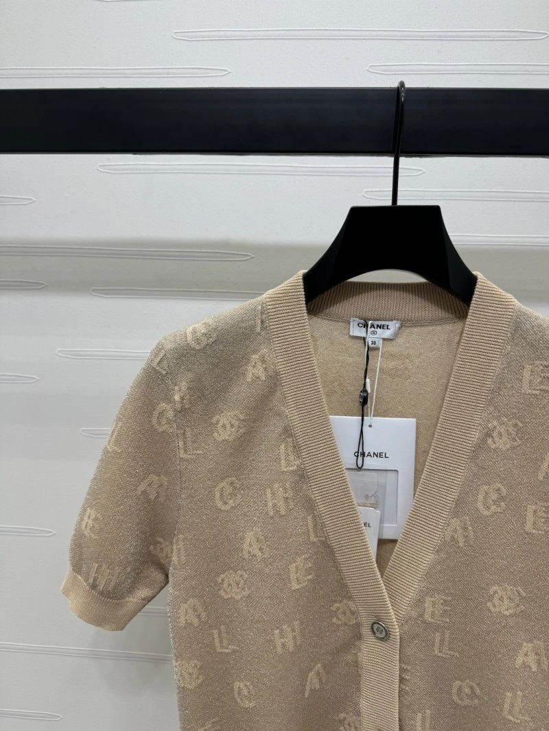 Chanel T-Shirts Sleek 110322
