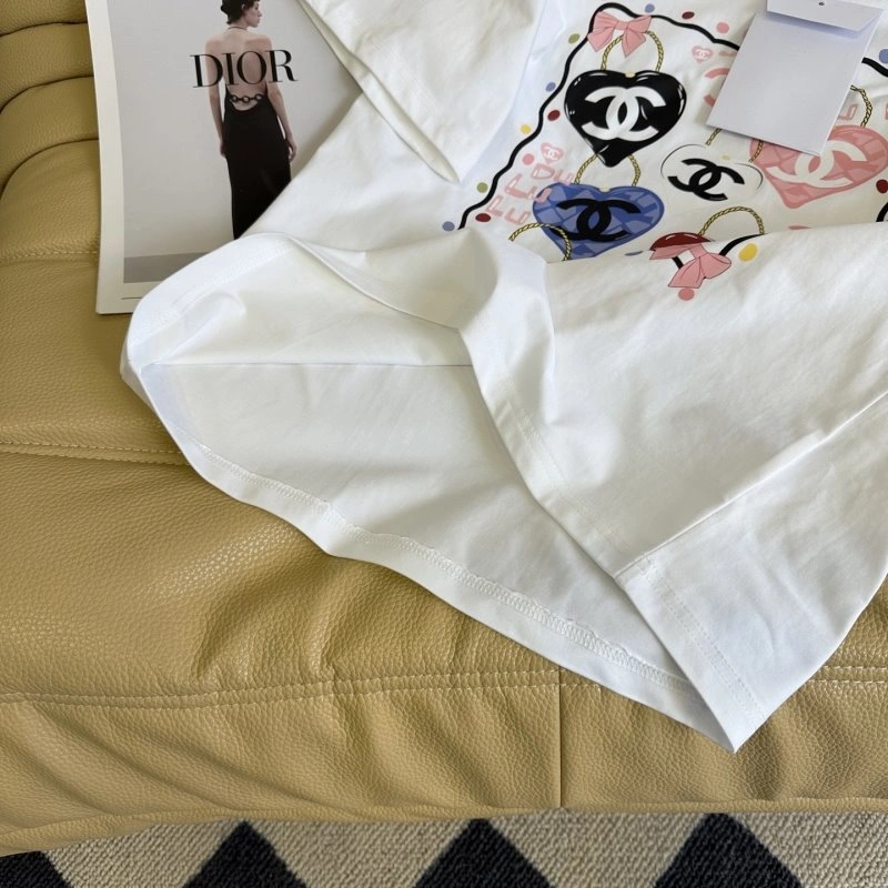 Chanel T-Shirts Versatile 110317
