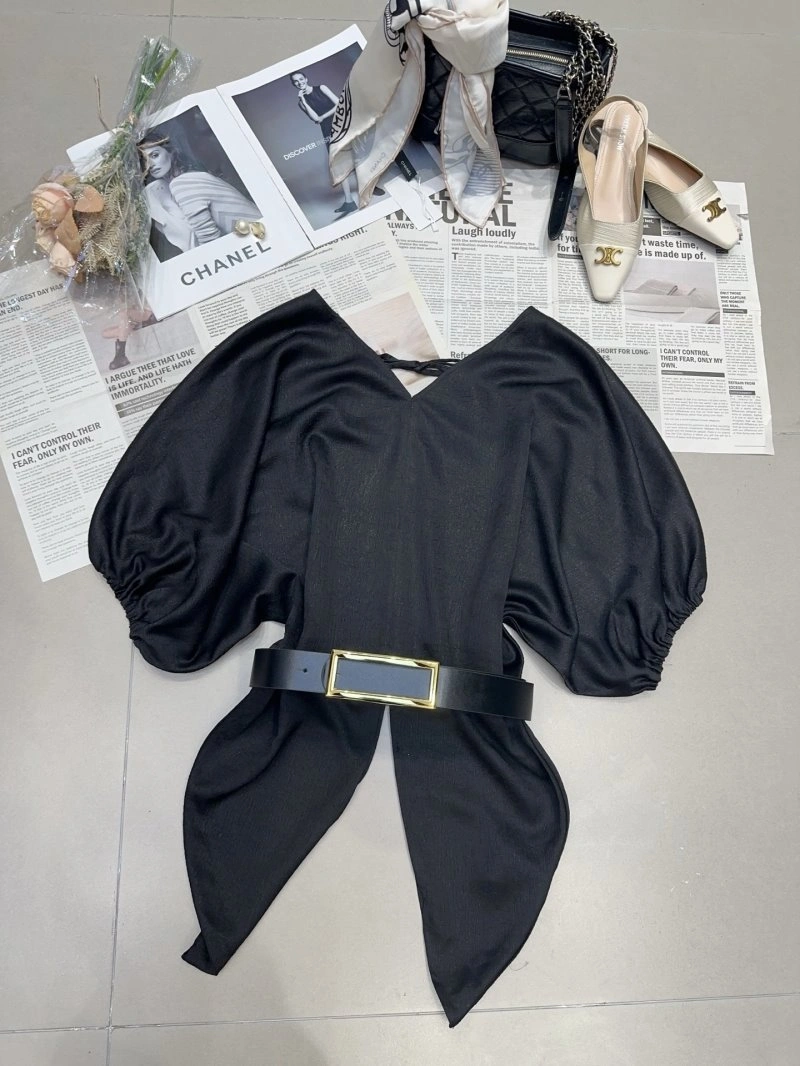 Chanel T-Shirts Versatile 110279