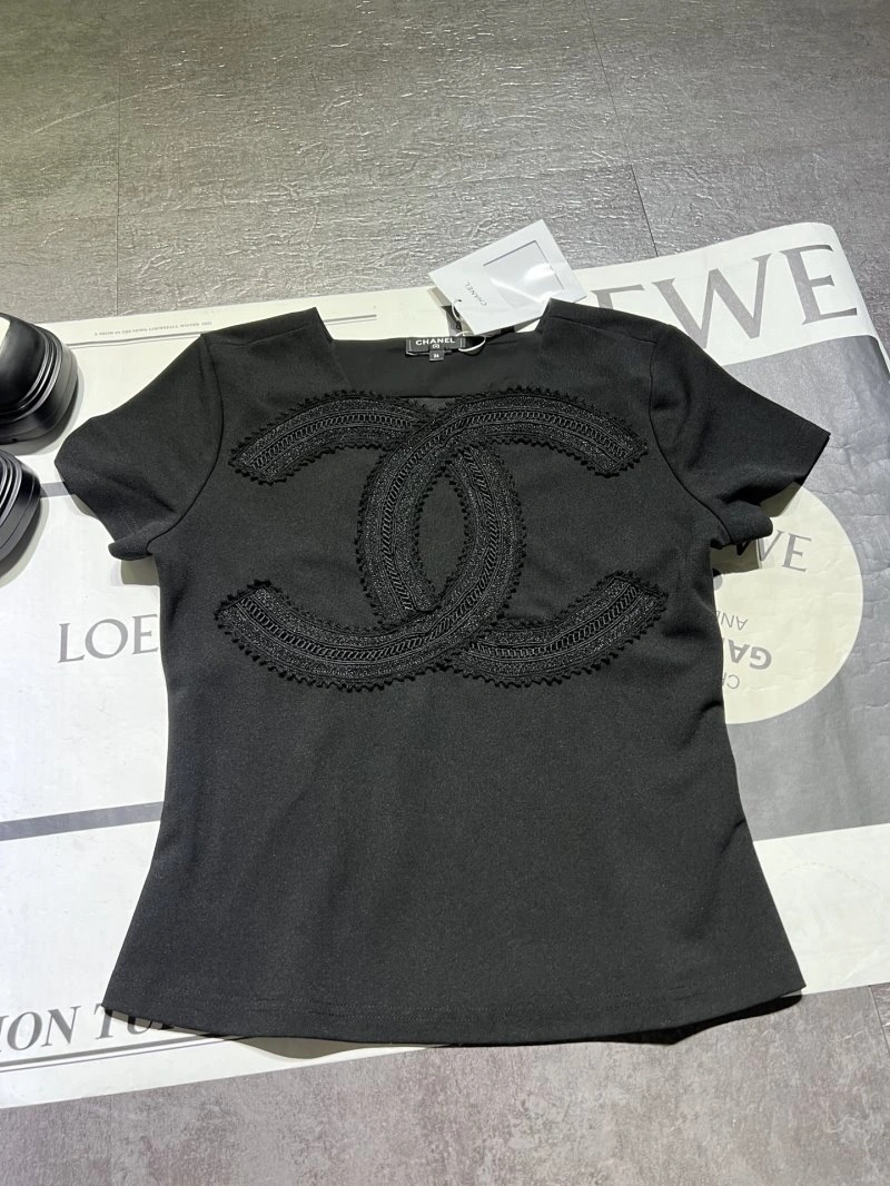 Chanel T-Shirts Versatile 110273