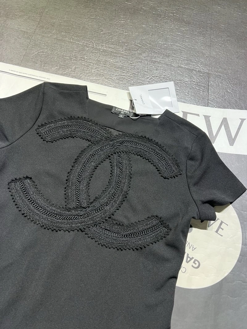 Chanel T-Shirts Versatile 110273