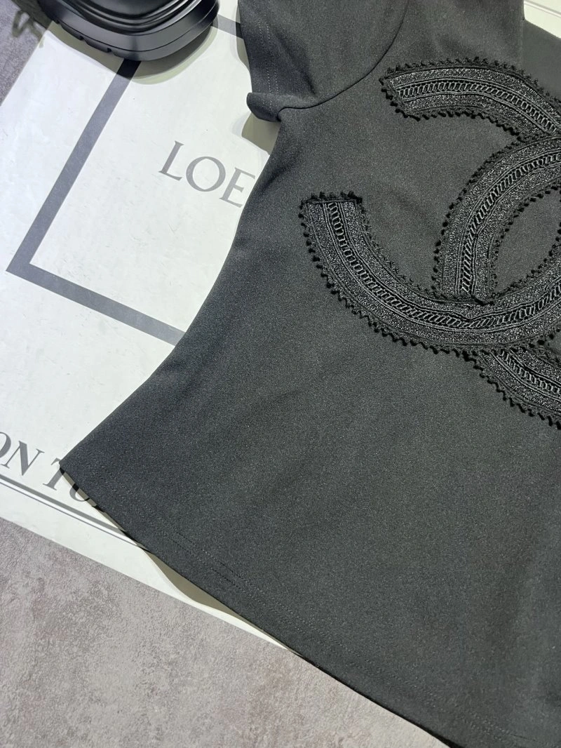 Chanel T-Shirts Versatile 110273