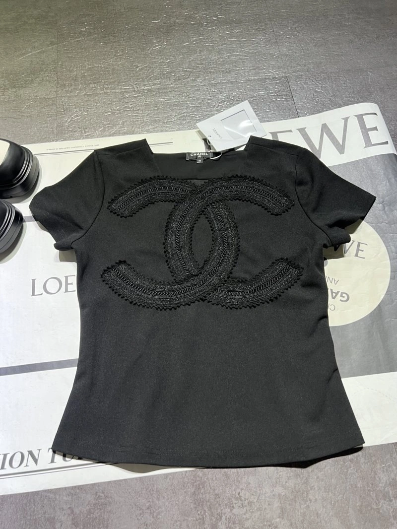 Chanel T-Shirts Versatile 110273