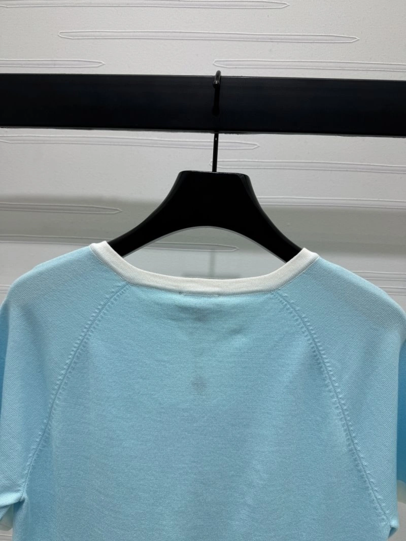 Flexible Chanel T-Shirts 110260