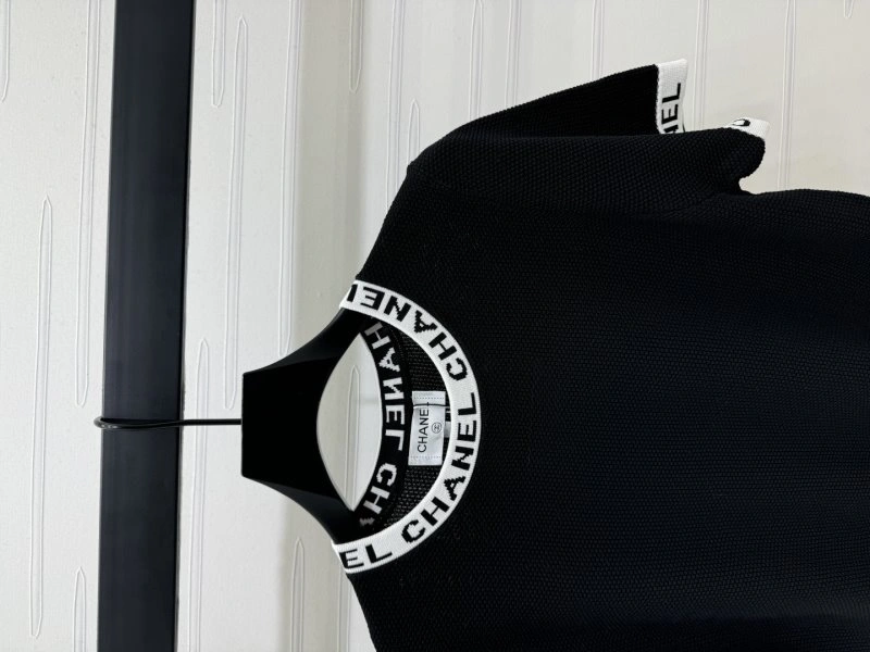 Chanel T-Shirts Minimalist 110235