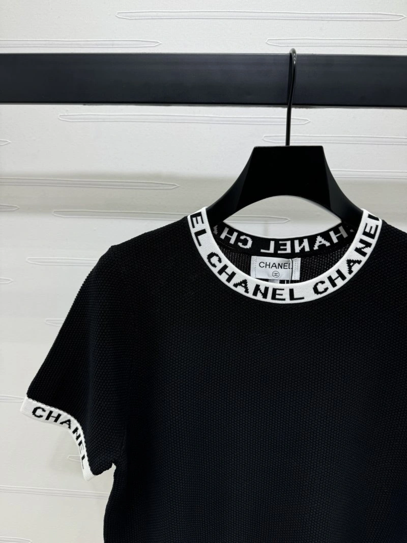 Chanel T-Shirts Minimalist 110235