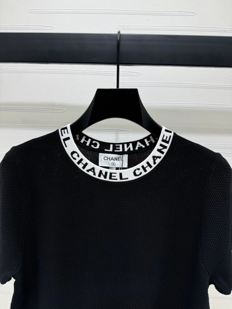 Chanel T-Shirts Minimalist 110235